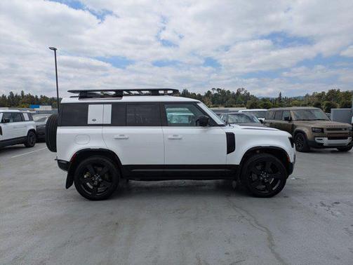 2022 Land Rover Defender 110 X-Dynamic HSE
