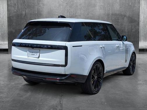 2025 Land Rover Range Rover P400 SE