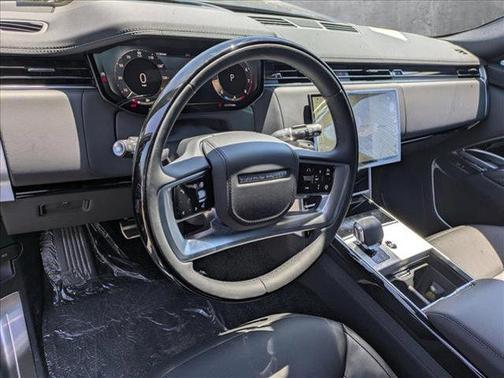 2025 Land Rover Range Rover P530 SE 7 Seat