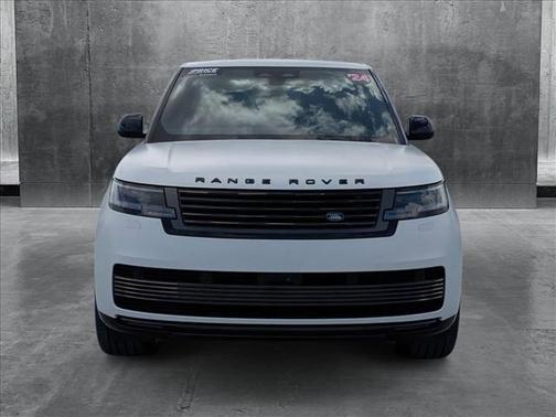 2024 Land Rover Range Rover P615 SV