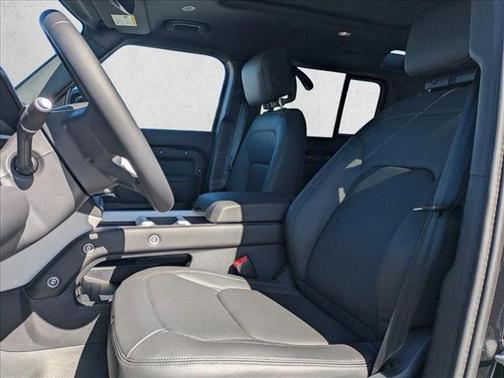 2026 Land Rover Defender P400 X-Dynamic SE