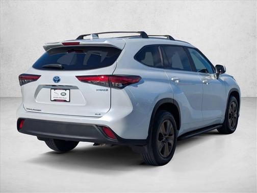 Wind Chill Pearl 2023 Toyota Highlander Hybrid XLE