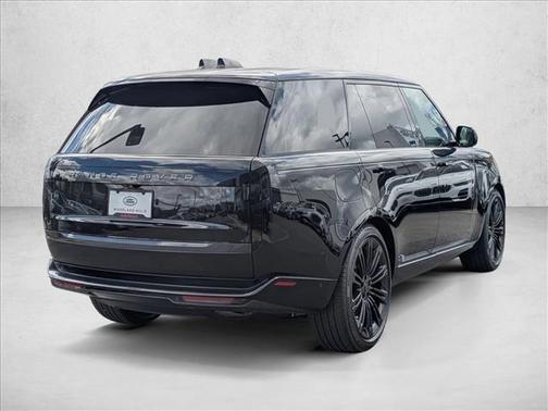 Santorini Black Metallic 2026 Land Rover Range Rover P400 SE 7 Seat