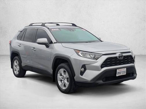 Silver Sky Metallic 2019 Toyota RAV4 XLE