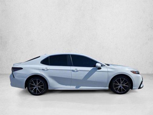 Ice Cap 2023 Toyota Camry SE