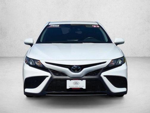 Ice Cap 2023 Toyota Camry SE