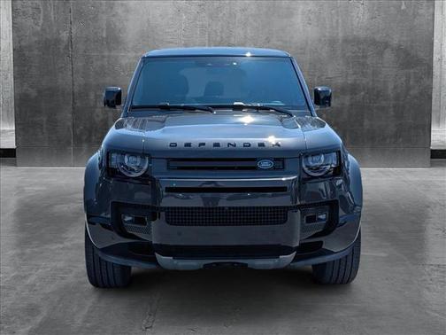 2025 Land Rover Defender 110 V8