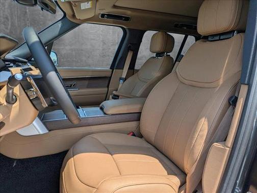 2025 Land Rover Range Rover P530 SE