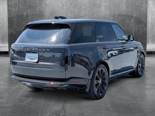 2025 Land Rover Range Rover P530 SE