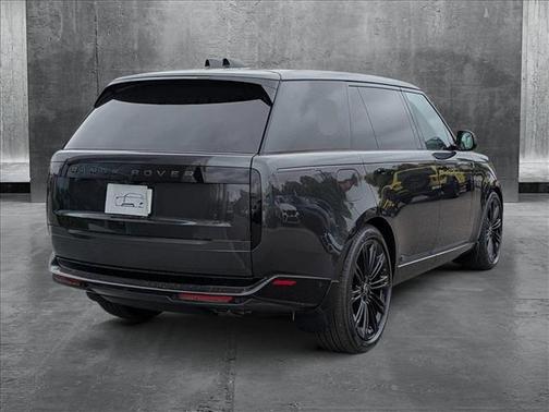 2025 Land Rover Range Rover P530 SE 7 Seat