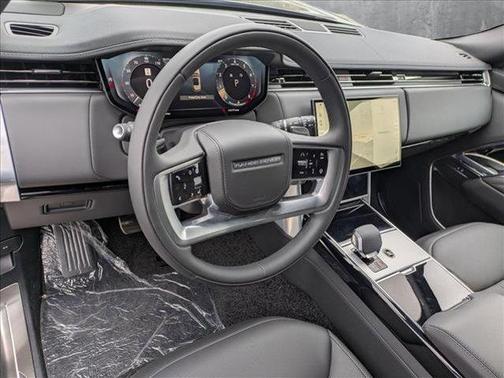 2025 Land Rover Range Rover P530 SE 7 Seat