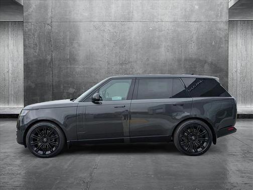 2025 Land Rover Range Rover P530 SE 7 Seat