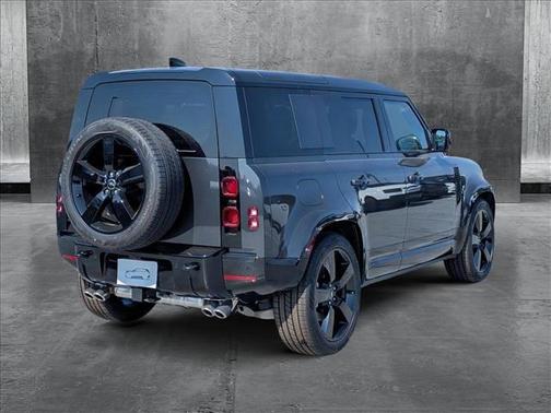 2025 Land Rover Defender 110 P500 X-Dynamic SE