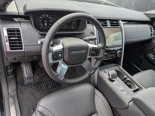 2025 Land Rover Discovery P300 S