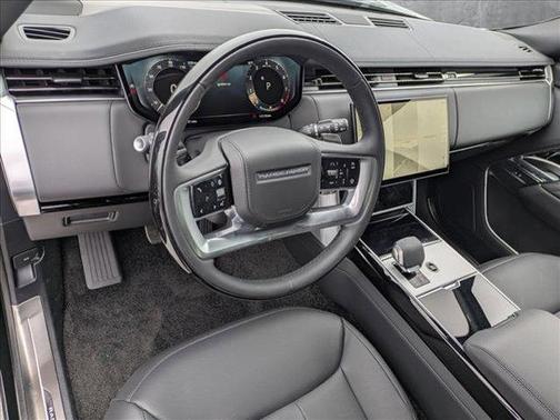 2025 Land Rover Range Rover P530 SE 7 Seat