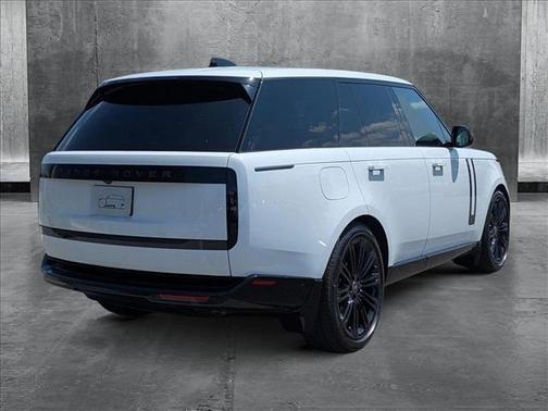 2025 Land Rover Range Rover P530 SE