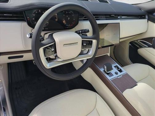 Fuji White 2027 Land Rover Range Rover SE