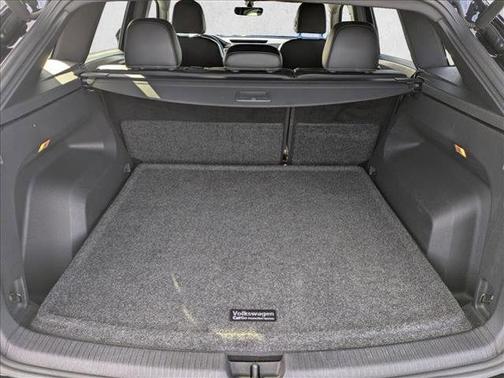 Deep Black Pearl 2022 Volkswagen Atlas Cross Sport 3.6L V6 SE w/Technology