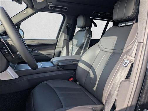 Santorini Black Metallic 2026 Land Rover Range Rover P400 SE 7 Seat