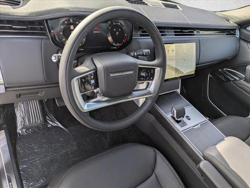 Santorini Black Metallic 2026 Land Rover Range Rover P400 SE 7 Seat