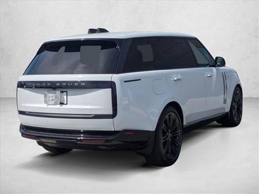 Fuji White 2026 Land Rover Range Rover P400 SE 7 Seat