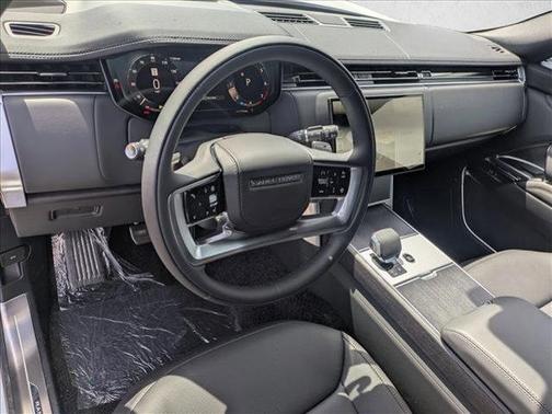 Fuji White 2026 Land Rover Range Rover P400 SE 7 Seat