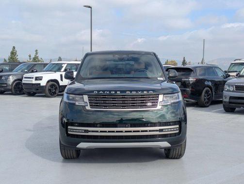 British Racing Green SV Bespoke Ultra Met Gloss 2026 Land Rover Range Rover P530 SE