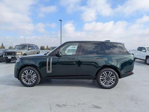 British Racing Green SV Bespoke Ultra Met Gloss 2026 Land Rover Range Rover P530 SE