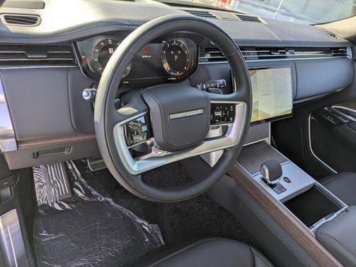 2026 Land Rover Range Rover P530 SE