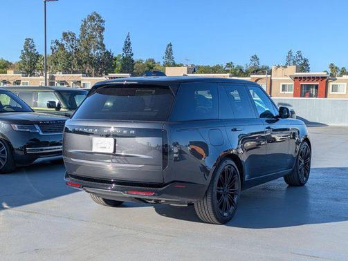 2026 Land Rover Range Rover P530 SE