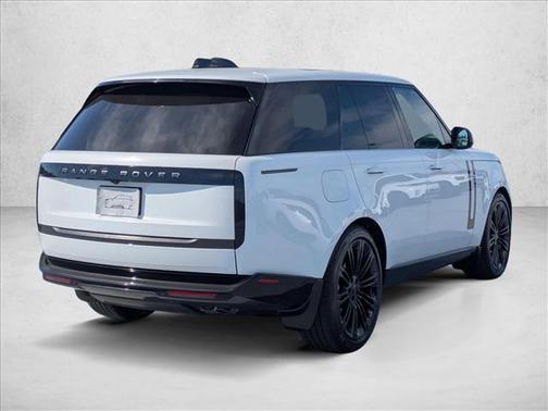 2026 Land Rover Range Rover P530 SE