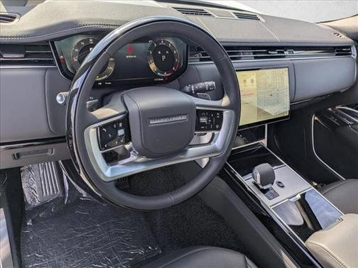 2026 Land Rover Range Rover P530 SE