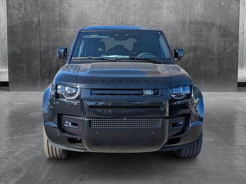 2025 Land Rover Defender X-Dynamic SE