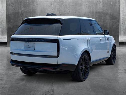 2025 Land Rover Range Rover P530 SE