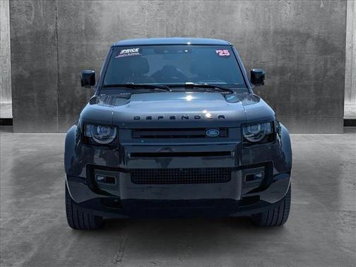 2025 Land Rover Defender 110 V8