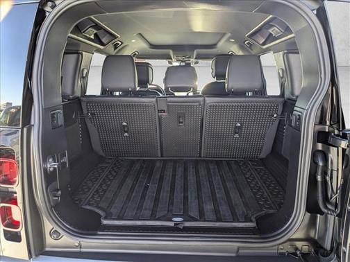 2025 Land Rover Defender 110 P400 S