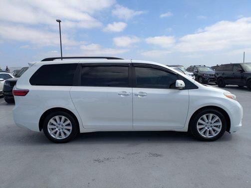 Blizzard Pearl 2017 Toyota Sienna Limited Premium