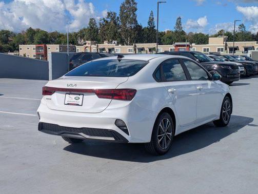 Snow White Pearl 2023 Kia Forte LXS