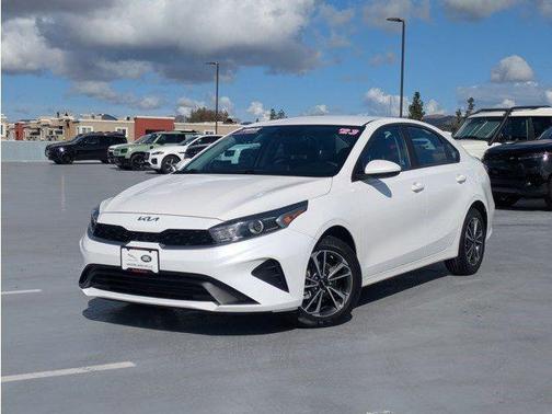 Snow White Pearl 2023 Kia Forte LXS