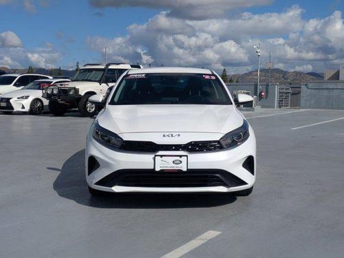 Snow White Pearl 2023 Kia Forte LXS