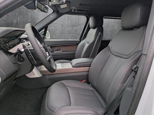 2025 Land Rover Range Rover P400 SE 7 Seat