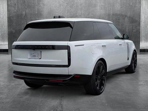 2025 Land Rover Range Rover P400 SE 7 Seat