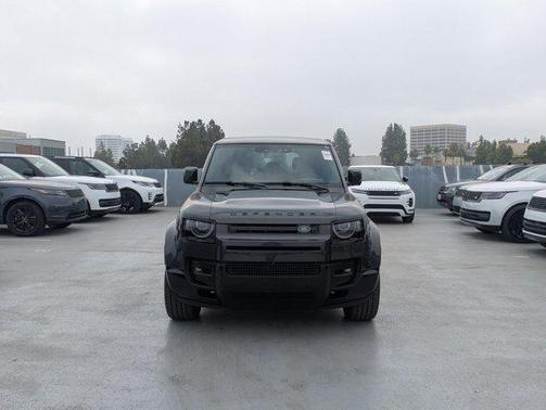 2025 Land Rover Defender 110 V8