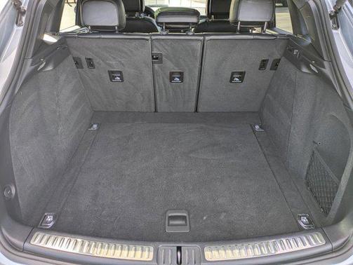 Dolomite Silver Metallic 2022 Porsche Macan Macan