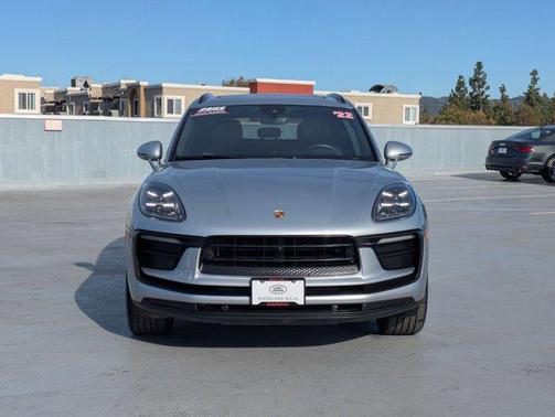 Dolomite Silver Metallic 2022 Porsche Macan Macan