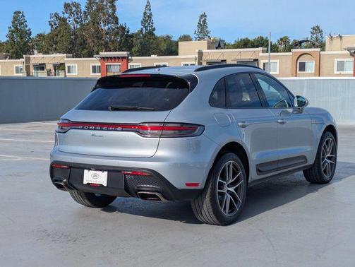 Dolomite Silver Metallic 2022 Porsche Macan Macan