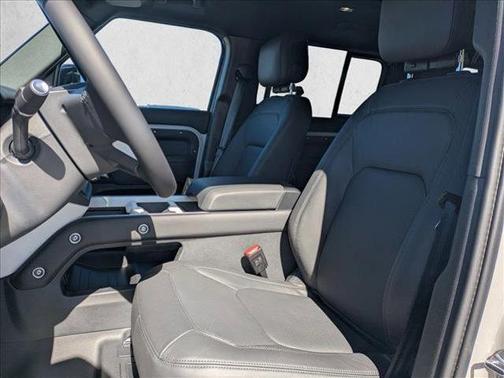 2026 Land Rover Defender P400 X-Dynamic SE