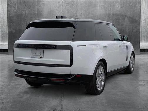 2025 Land Rover Range Rover P400 SE 7 Seat
