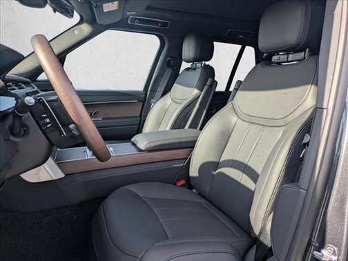 2025 Land Rover Range Rover P530 SE