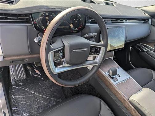 2025 Land Rover Range Rover P530 SE